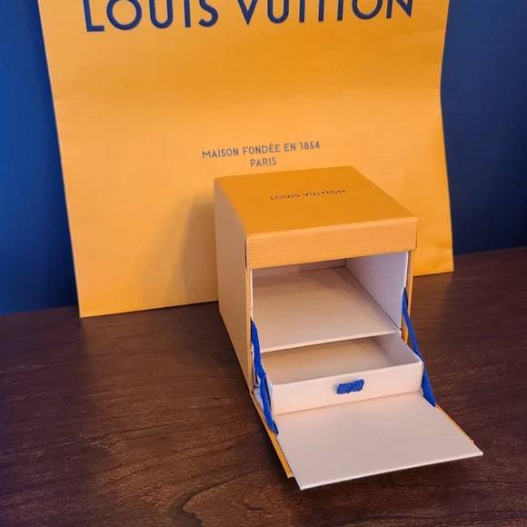 *SALE* Louis Vuitton Gift Box Jewelry Box, LV Shopping Bag & Dustbag Bundle - Picture 3 of 10